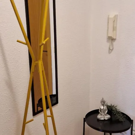 Gemuetliche 2-zimmer-wohnung Mit Balkon Apartmán Landsberg (Saxony-Anhalt)