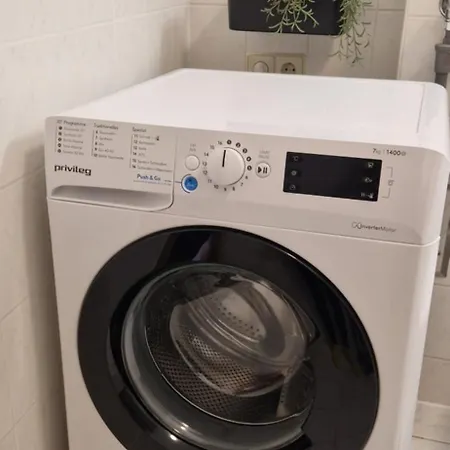 Apartmán Gemuetliche 2-zimmer-wohnung Mit Balkon Landsberg (Saxony-Anhalt)
