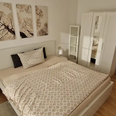 Gemuetliche 2-zimmer-wohnung Mit Balkon *
