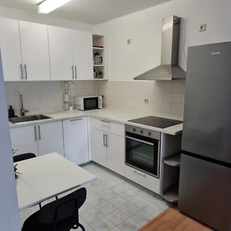 Gemuetliche 2-zimmer-wohnung Mit Balkon * Landsberg (Saxony-Anhalt)