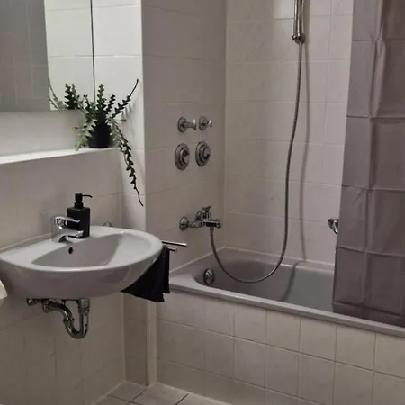 Gemuetliche 2-zimmer-wohnung Mit Balkon Apartmán Landsberg (Saxony-Anhalt)